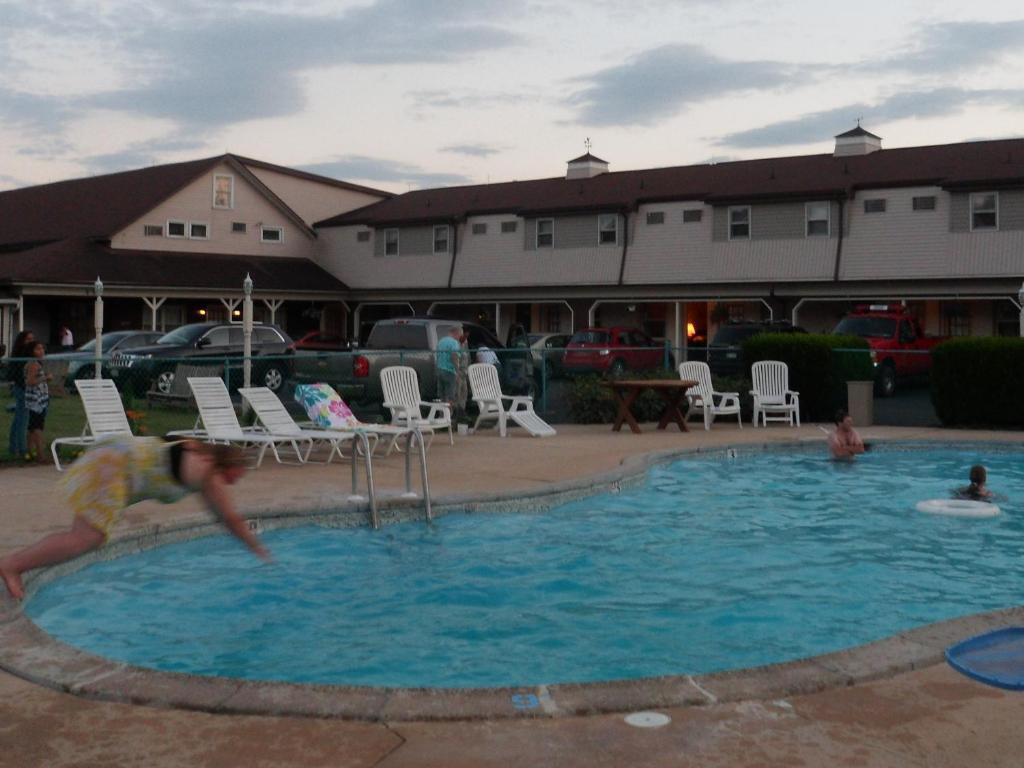 Cherry Lane Motor Amish Country Hotel 2*